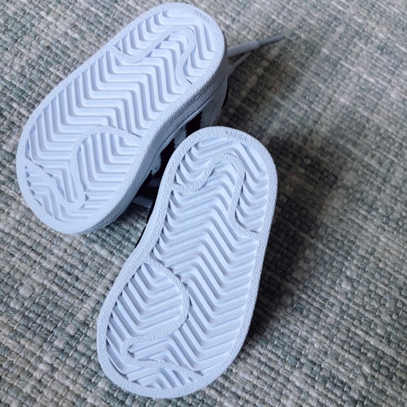 NEW Adidas Superstar Crib Shoes (baby) - Picture 4 of 5